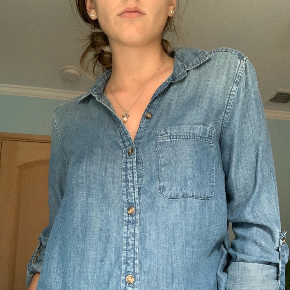 American Eagle Blue Button up long sleeve